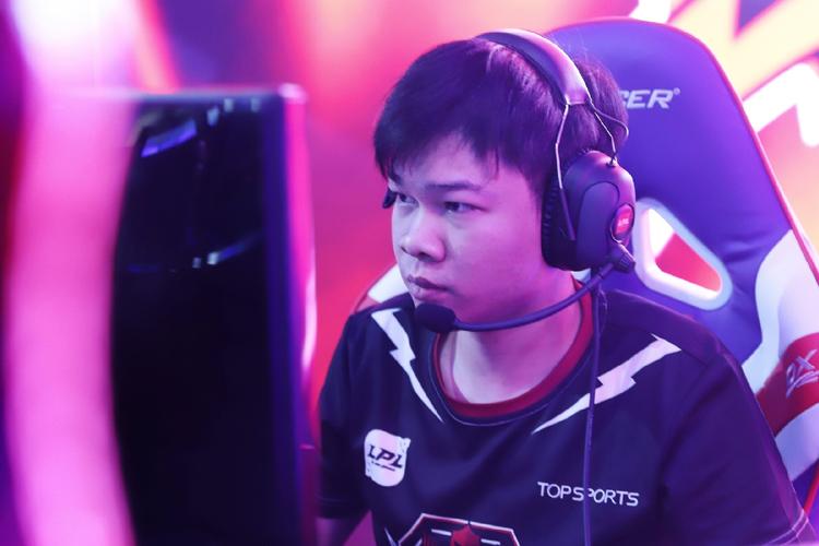 现在打英雄联盟手游职业有什么要求吗?