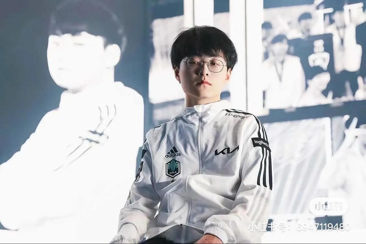 看完欧美赛区世界赛的出征服后,你们有没有觉得LPL的出征服很丑?_百度...