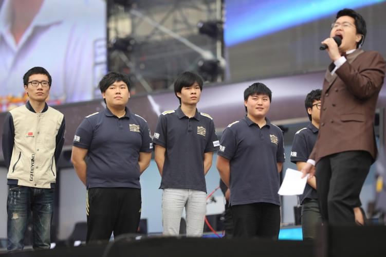 英雄联盟孤勇者的歌词是什么?