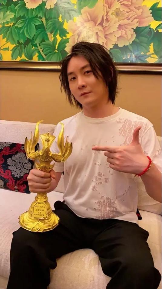 团聚夜人气评选,张大仙横扫主播圈,仅一位职业比他高,网友:请排除张大仙...