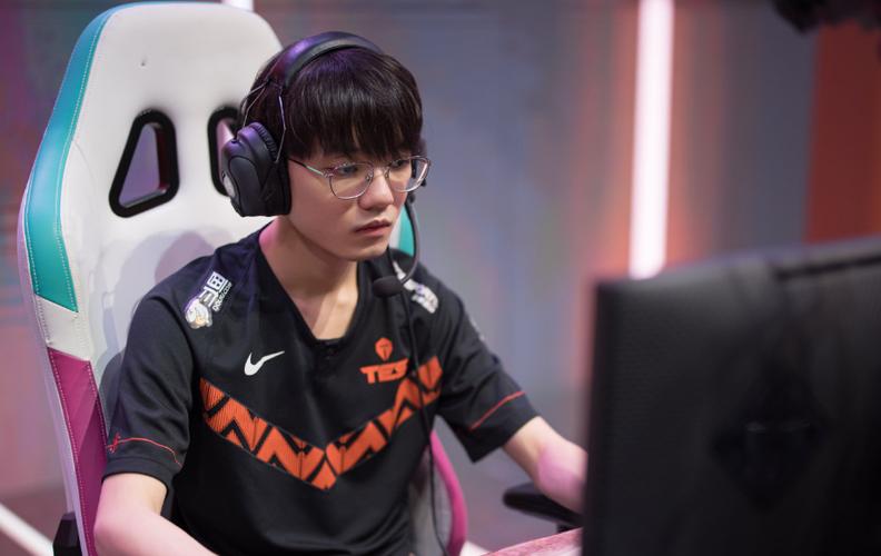 英雄联盟,爱玩亚索,给取一个好听点的名字,别太霸气