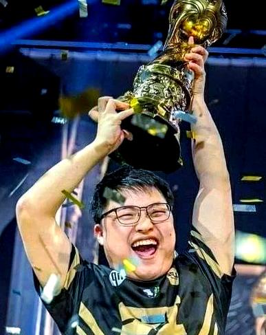 英雄联盟微笑:传奇玩家的荣耀之路