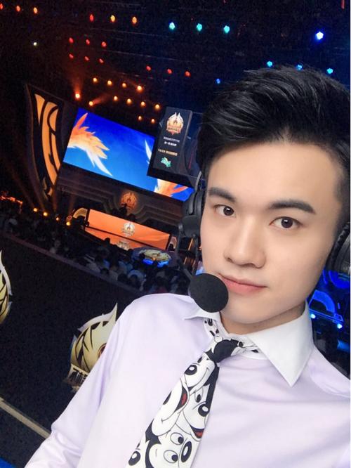 王者荣耀解说瓶子他的真名叫什么?